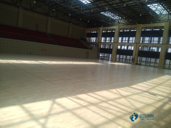 鎮(zhèn)江室內(nèi)運(yùn)動(dòng)木地板工程施工