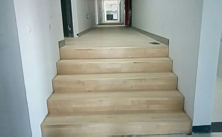 楓木體育運(yùn)動(dòng)地板每平米價(jià)格