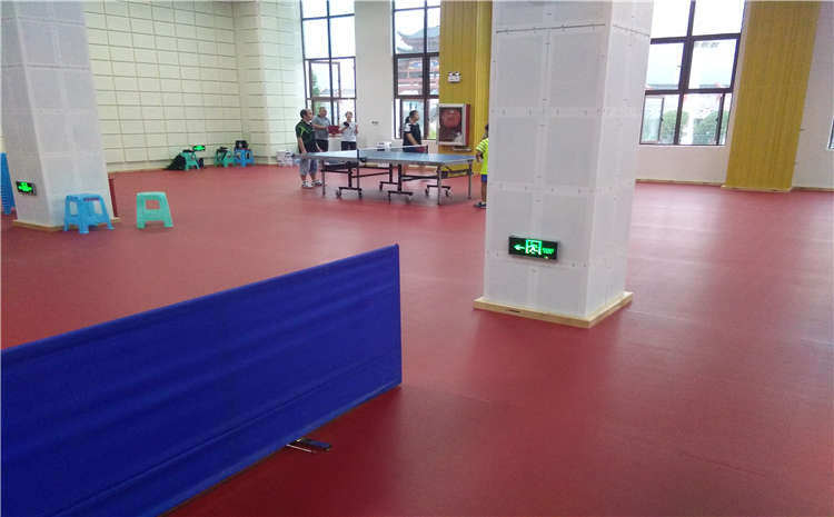 松木籃球運(yùn)動(dòng)地板哪個(gè)牌子好?