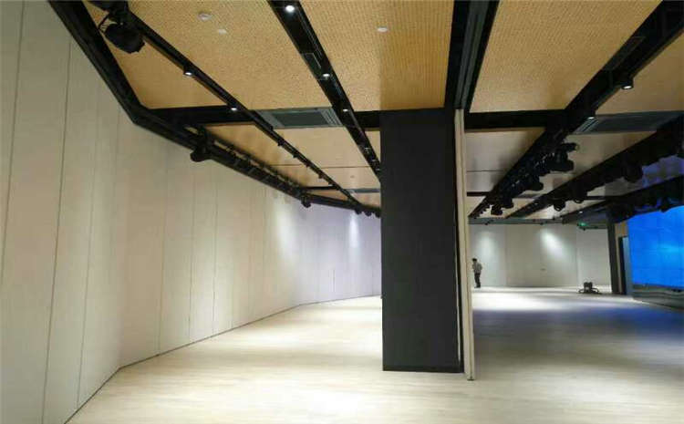 為什么運(yùn)動(dòng)木地板在體育館