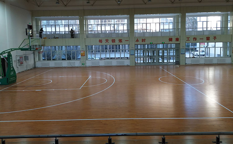 體育木地板出現污漬怎么更好的處理？