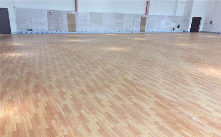 楓樺木運(yùn)動(dòng)木地板適用于那些場館?